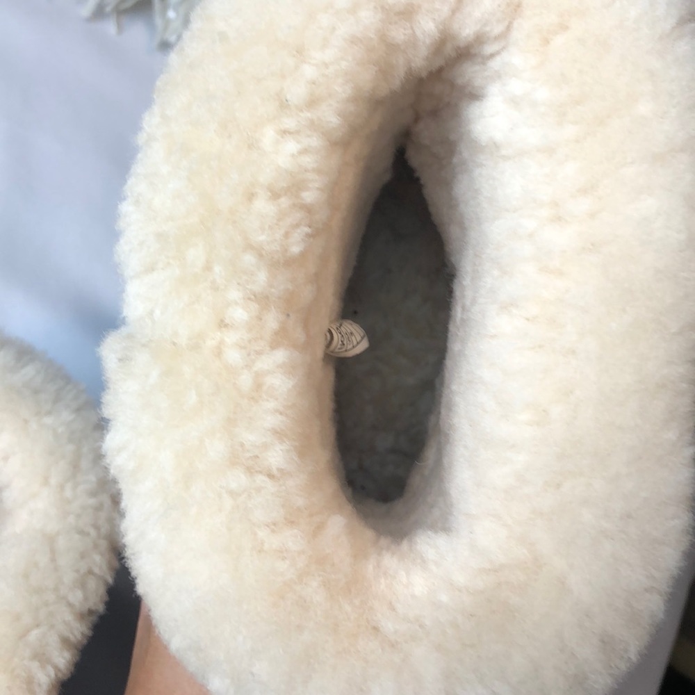 Ugg Size 9 - image 6